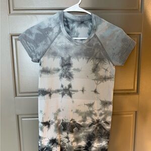 Gray and White Tie-Dye T-Shirt lululemon swiftly full length